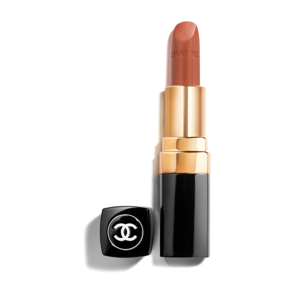 LA BARRA DE LABIOS SATINADA DE LARGA DURACI&Oacute;N, TRATAMIENTO HIDRATANTE Y ALISANTE